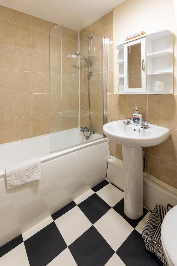 Ilkley Place Bagian luar foto